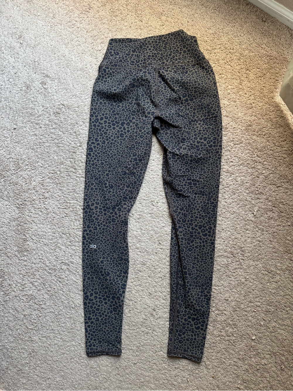 ALO Leopard Print Leggings medium